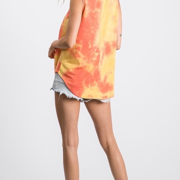 🔥TIE DYE HI LOW PLEATED DETAIL SLEEVELESS TOP - Picture 4 of 7